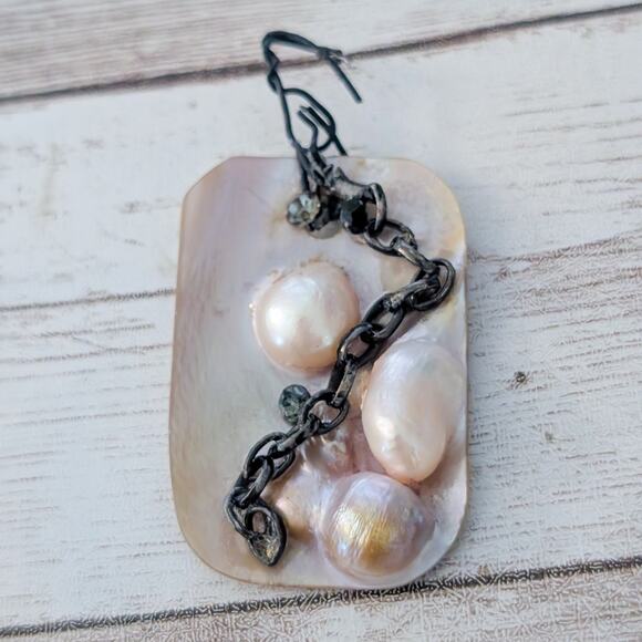 Vintage Pendant - Pearl? Shell? - Repair Needed To Bail - Picture 1 of 12